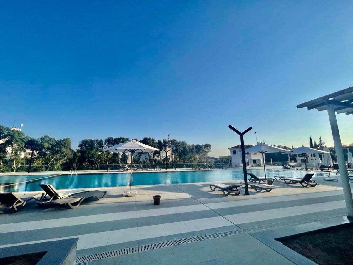 Sea View Suites By The Coast Famagusta  Buitenkant foto