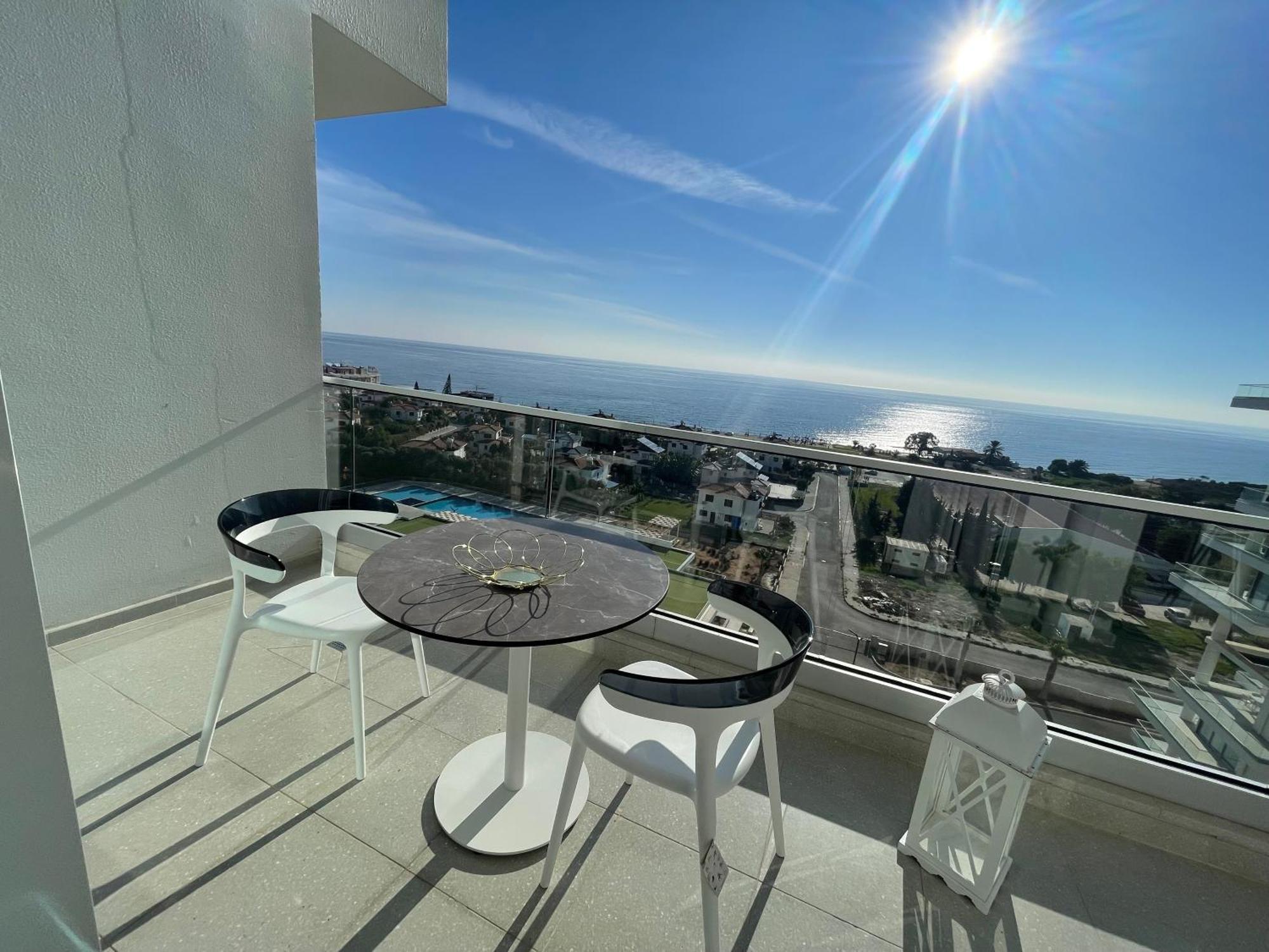 Sea View Suites By The Coast Famagusta  Buitenkant foto