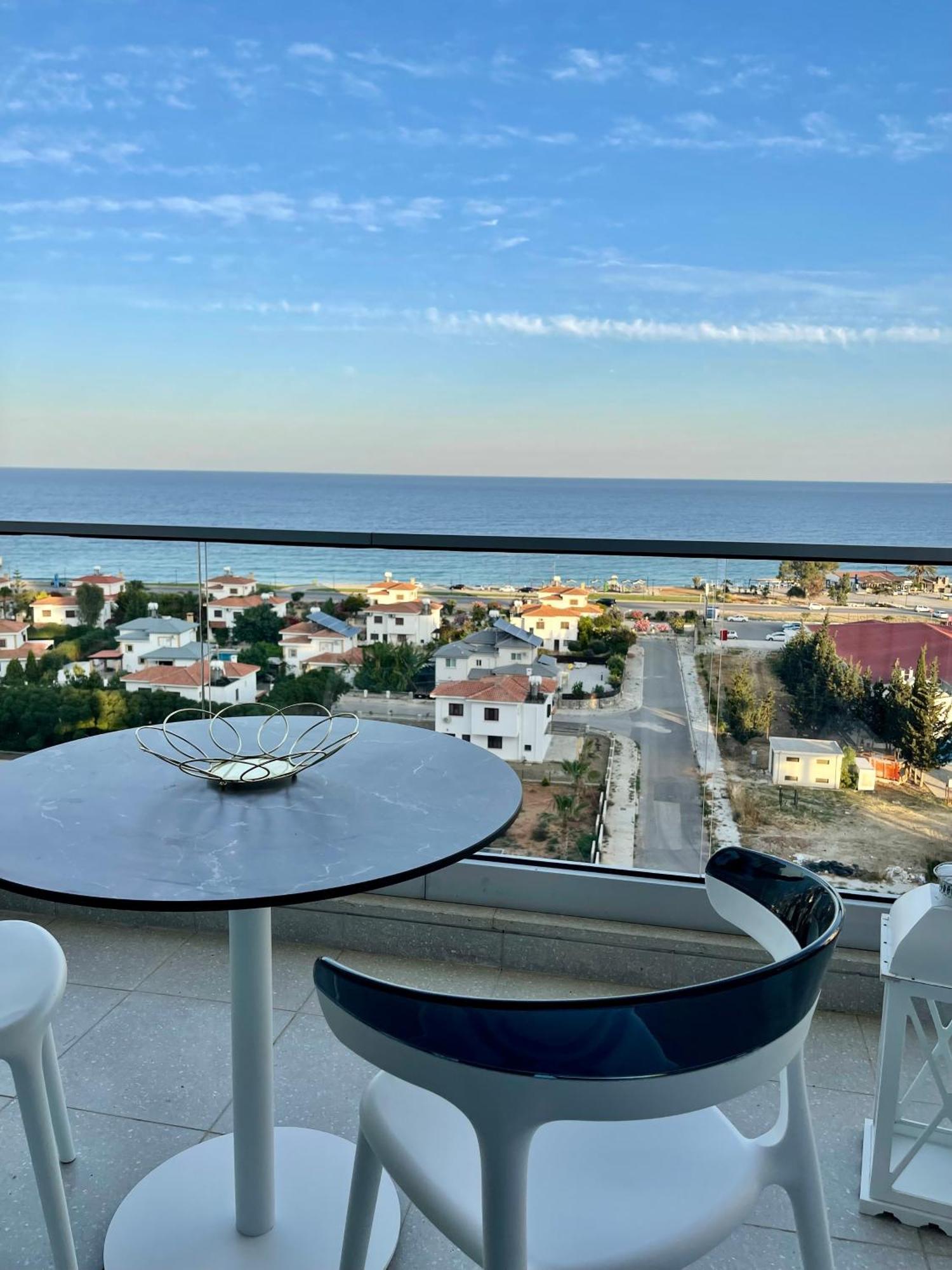 Sea View Suites By The Coast Famagusta  Buitenkant foto