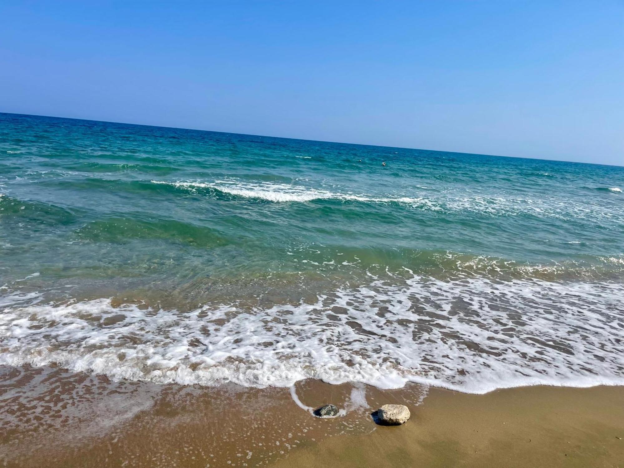 Sea View Suites By The Coast Famagusta  Buitenkant foto
