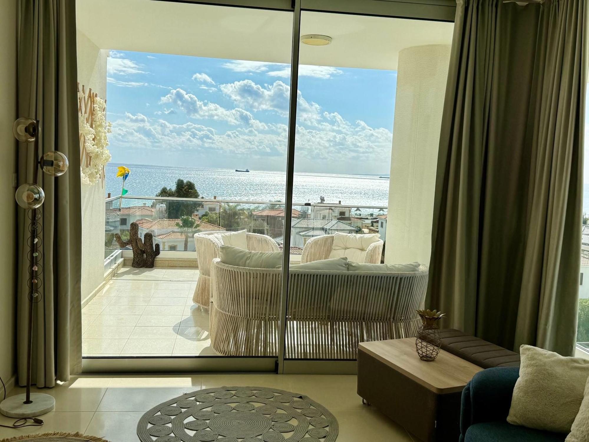 Sea View Suites By The Coast Famagusta  Buitenkant foto