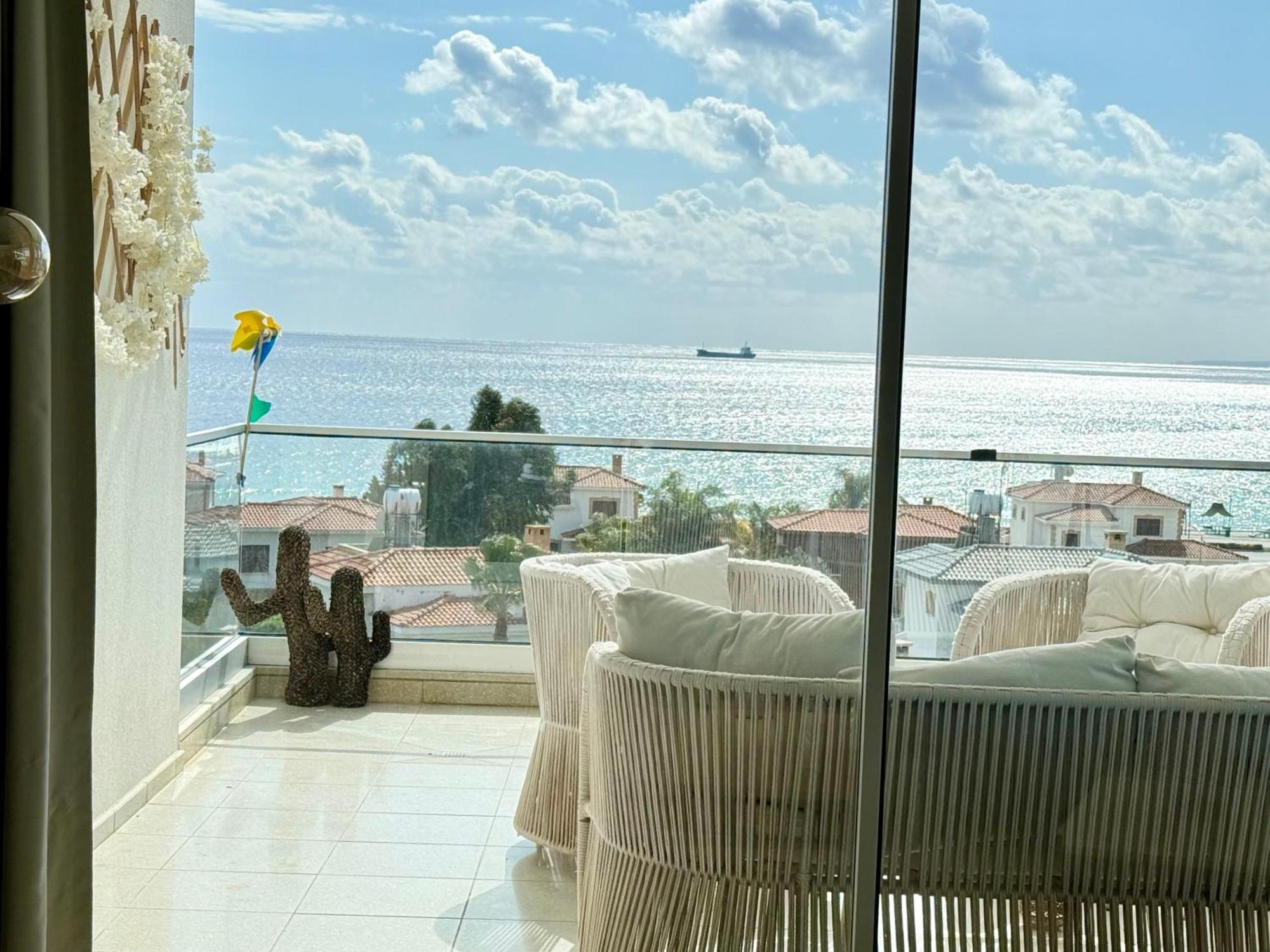 Sea View Suites By The Coast Famagusta  Buitenkant foto