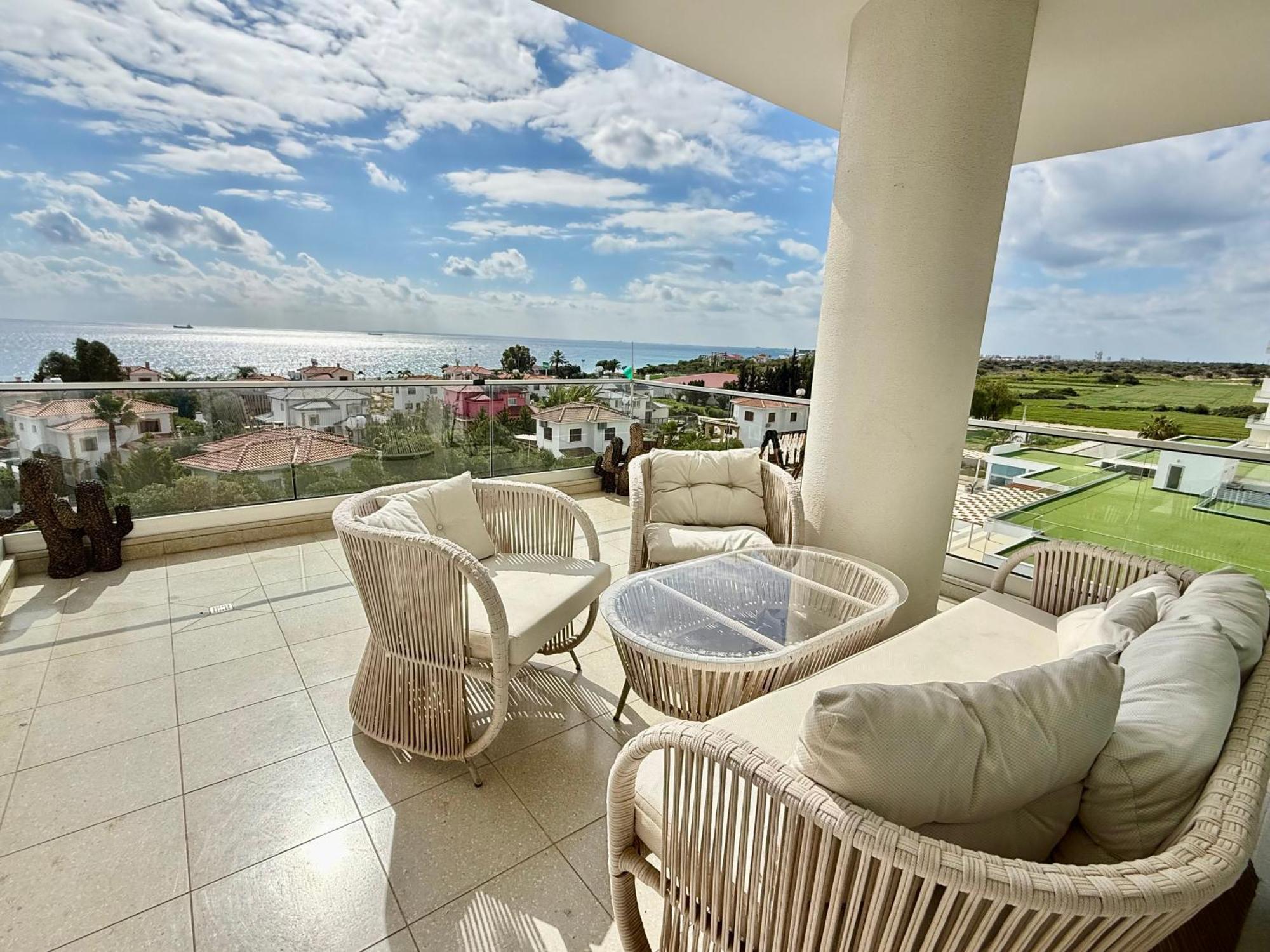 Sea View Suites By The Coast Famagusta  Buitenkant foto