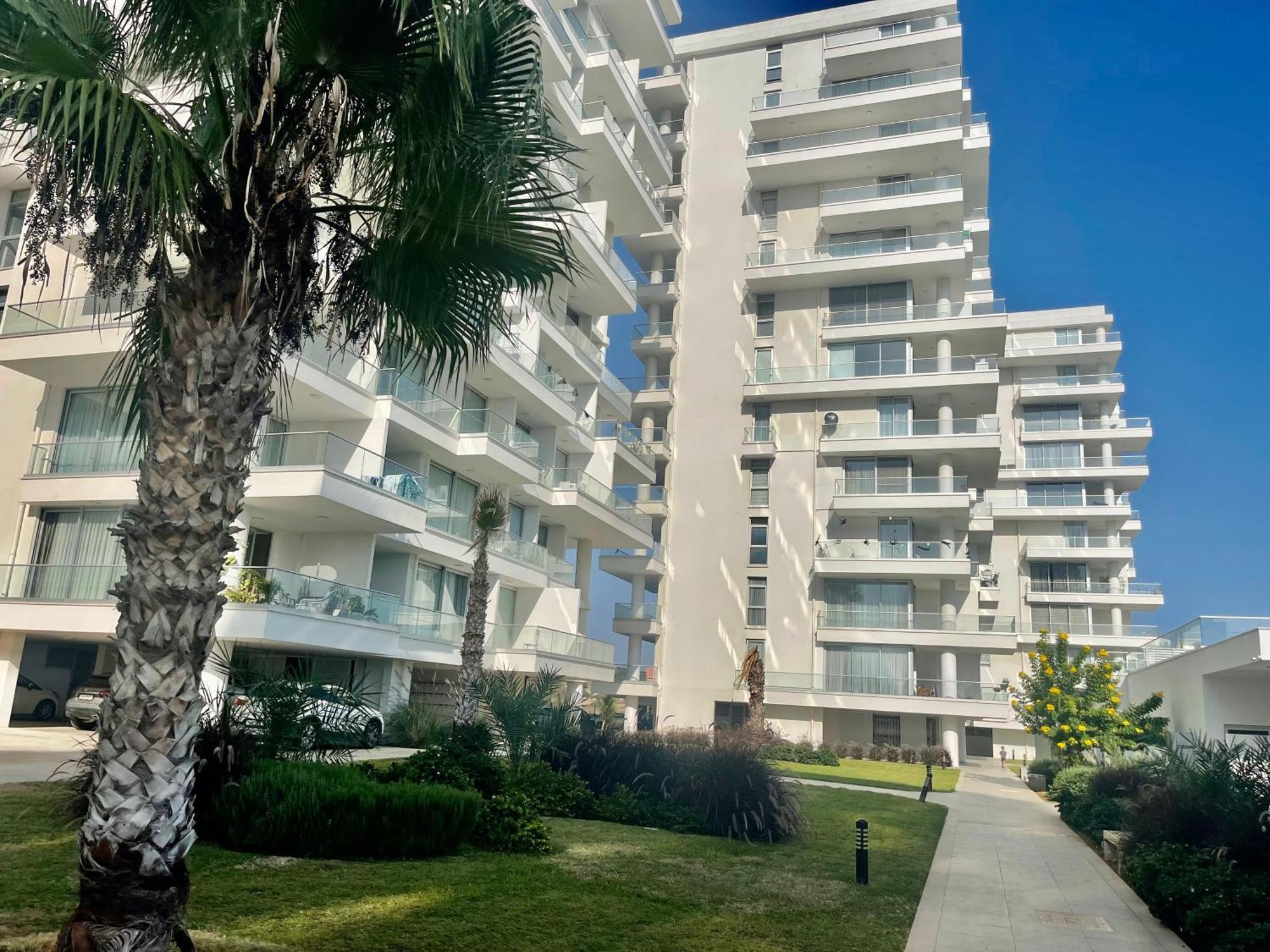 Sea View Suites By The Coast Famagusta  Buitenkant foto