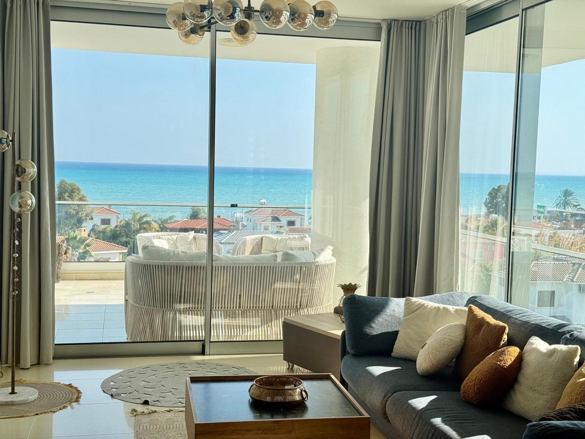 Sea View Suites By The Coast Famagusta  Buitenkant foto